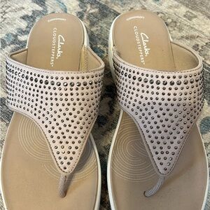 Clarks Gray Studded Sandals Elegant Thong Style